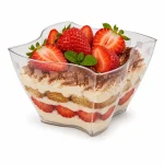 Cupă desert Elika cu tiramisu, cremă mascarpone și căpșuni proaspete